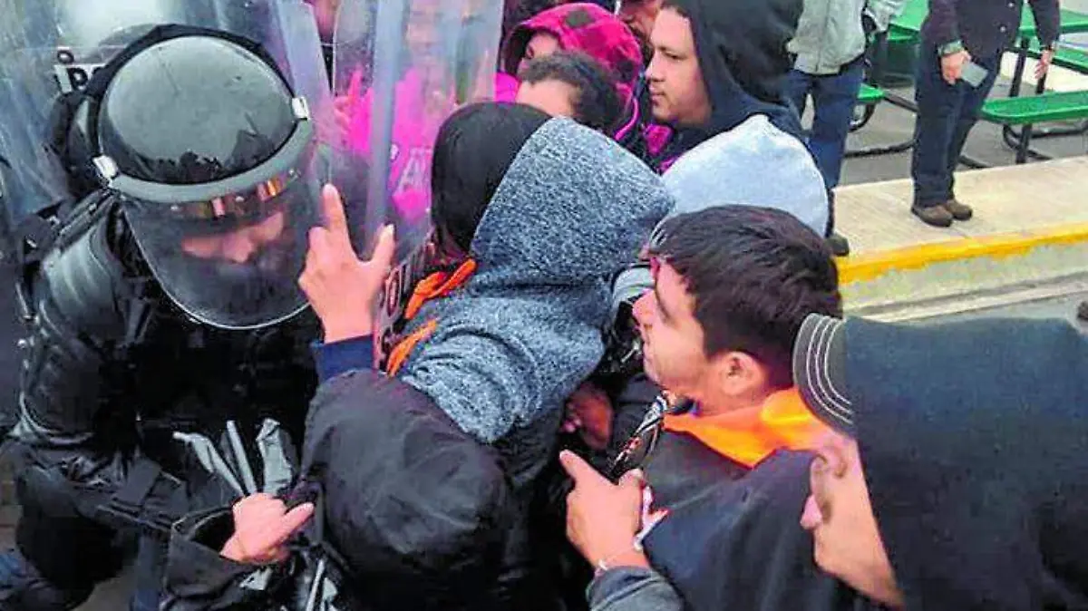 Policias desalojo cocacola